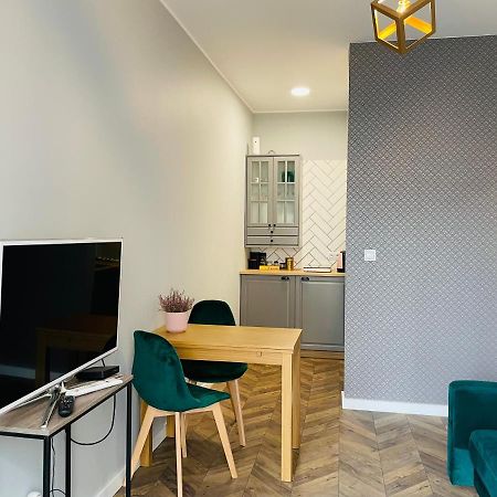 Apartament Z Ogrodkiem I Garazem Poznan Exterior photo