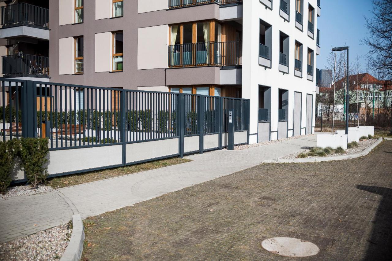 Apartament Z Ogrodkiem I Garazem Poznan Exterior photo